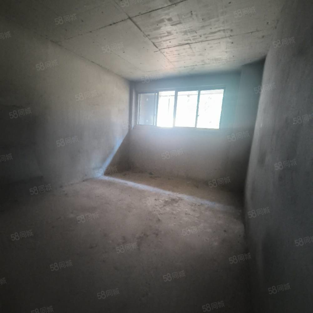 天御蓝湾7室2厅4卫126㎡南北140万