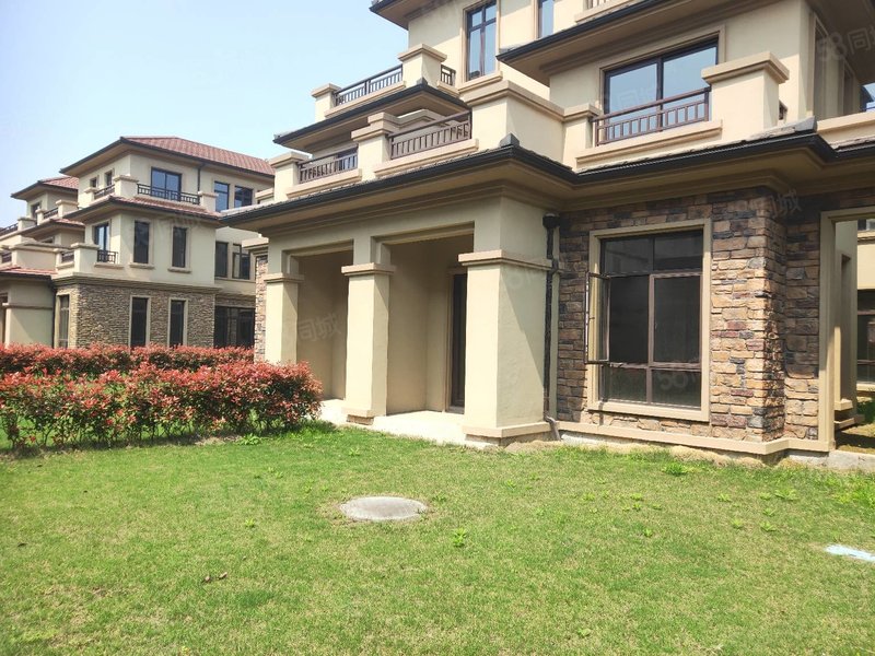 一口价268万 毛坯三连排天鹅堡别墅可a装电梯 226平 急