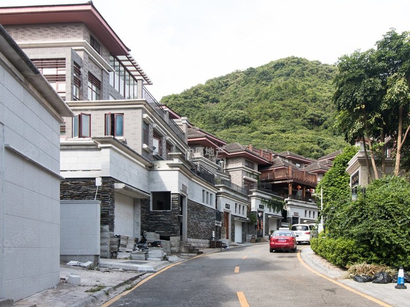 仙湖山庄二期 联排别墅 四层实用900平 带花园露台200平