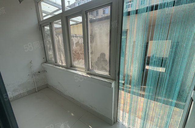 龙山北区 一楼带院 带配房 外开门 老文轩 二