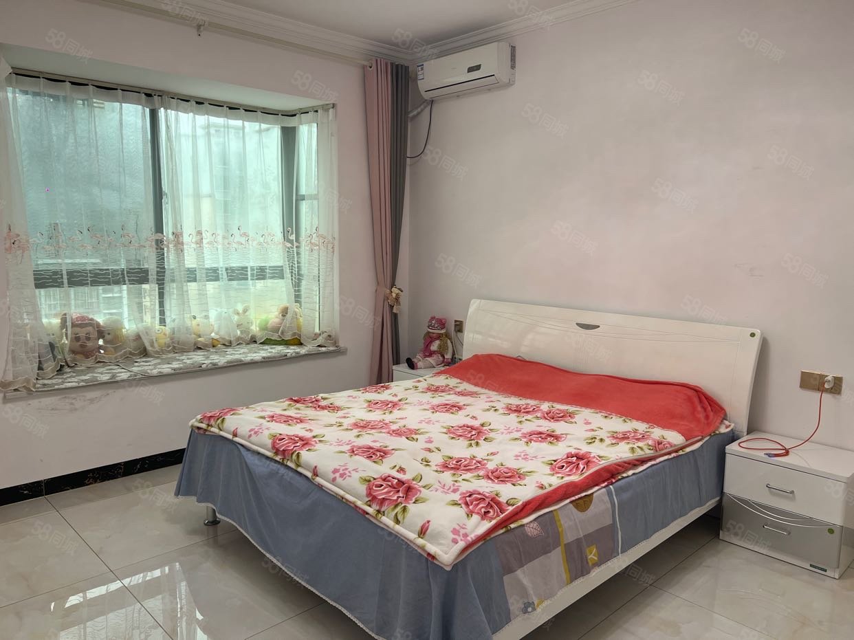 新天地豪园3室2厅1卫86.21㎡南北70万