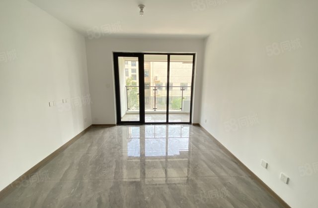 新房未住 边户 区政府一实验 城市芳华 三室双卫 带车位