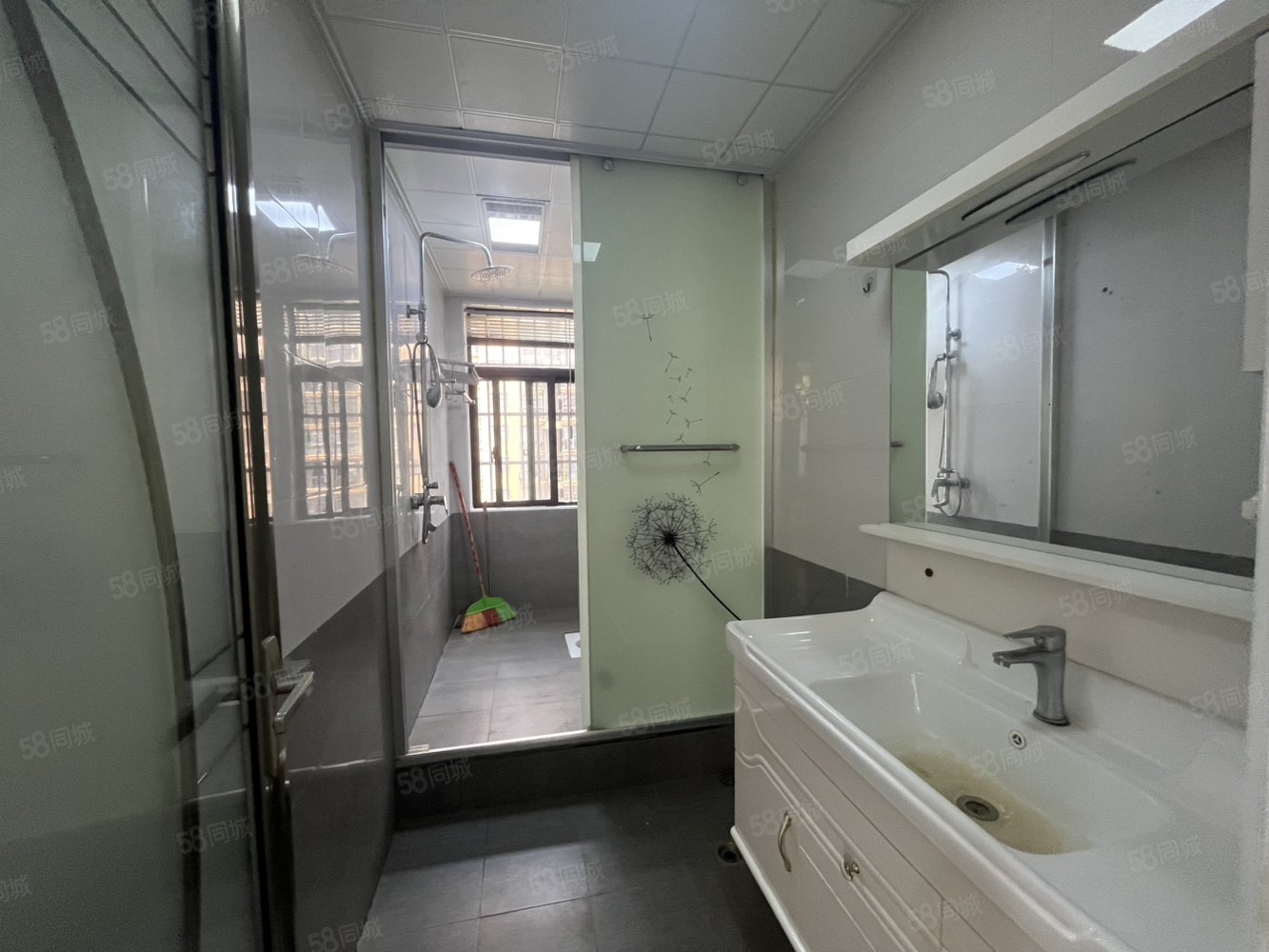 香槟国际3室2厅2卫117㎡南北51万