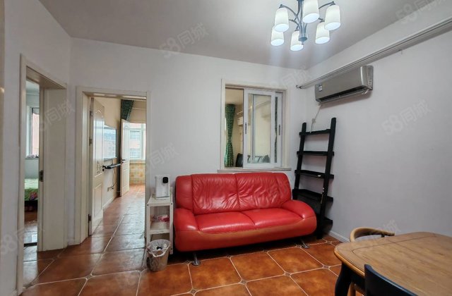 急售老文轩单位精装修，步行不用接送，拎包入住，带储藏室免大税