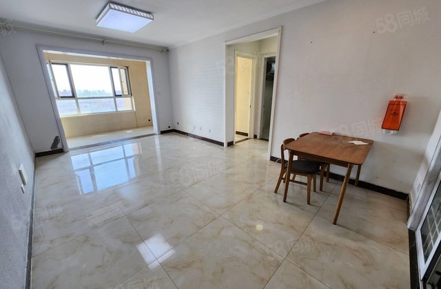 水晶丽城 商品房~23楼 前排无遮挡~精装两居 可拎包入住