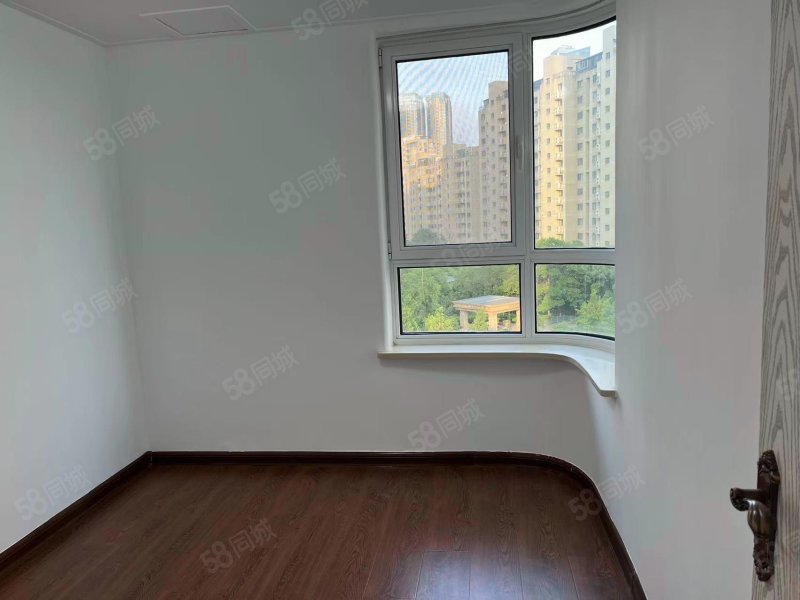 壹品星海南北通透高绿化商圈成熟车位充足双卫生间