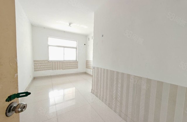 急售，三叶草，双阳台，送车储，免大税，随时看房