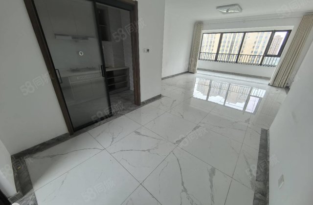 开发区兴华东路 碧桂园河边四室两卫一梯一户 小高层带车位