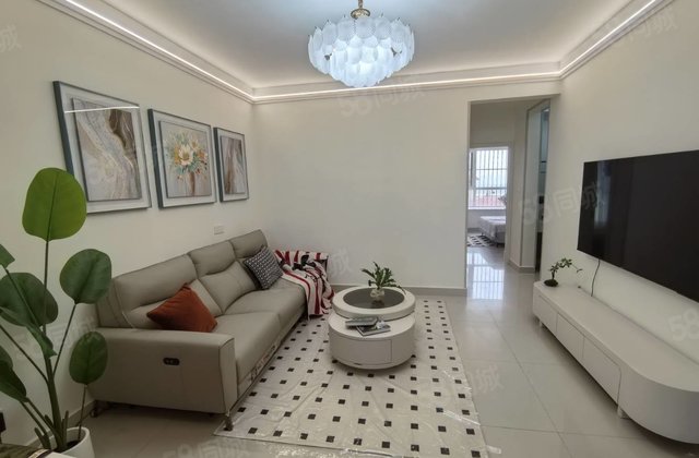 急售电梯好楼层精装修带家具家电免大税带储藏室随时看房有钥匙