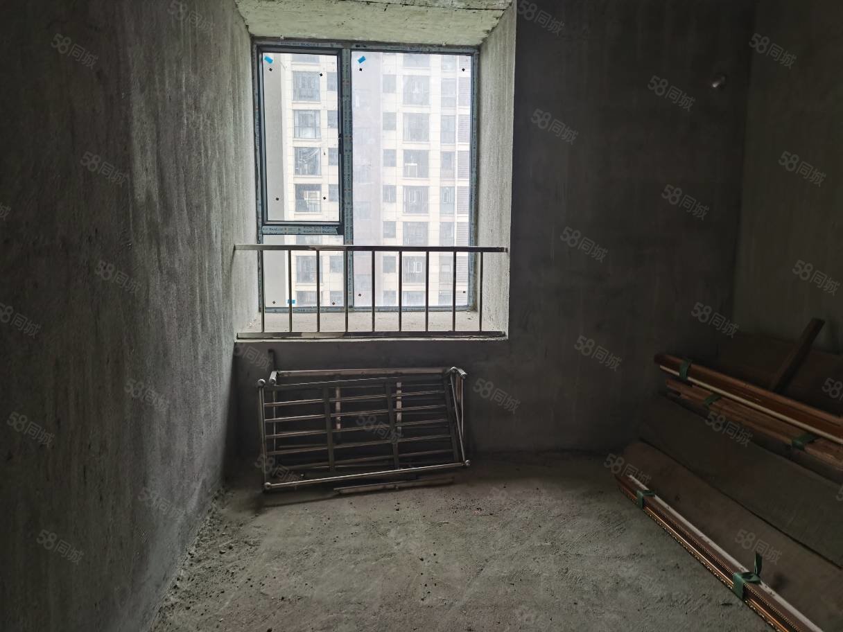 江旅翰林苑4室2厅2卫128.3㎡南北93万