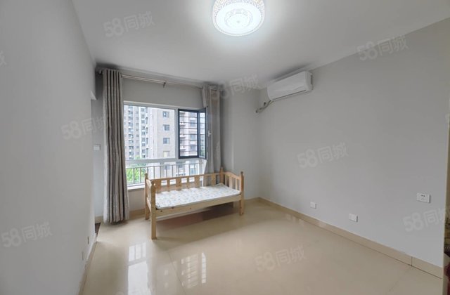 阿卡 边户 满五   三室 精装 七中 建设路 诚心出售