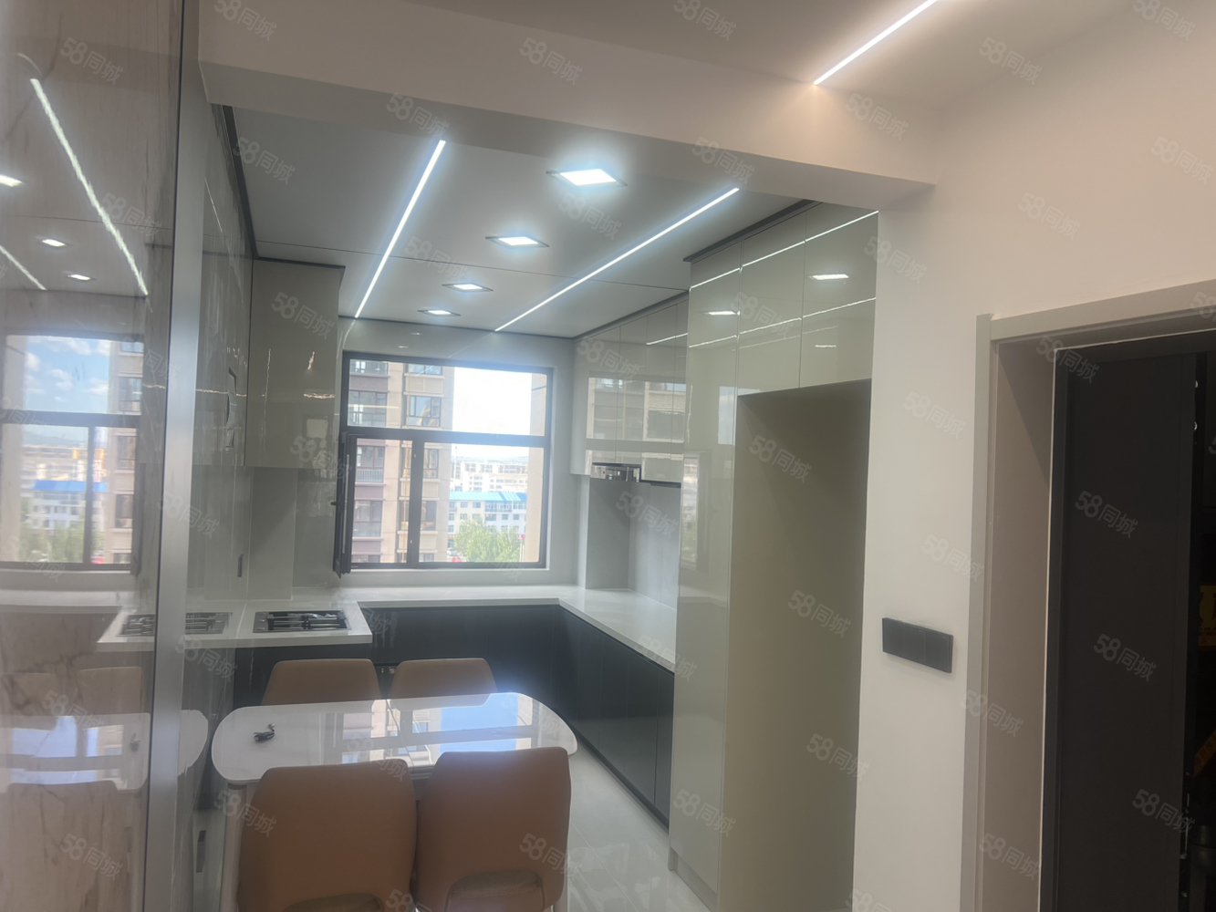 东方国际2室2厅1卫104㎡南北53.5万