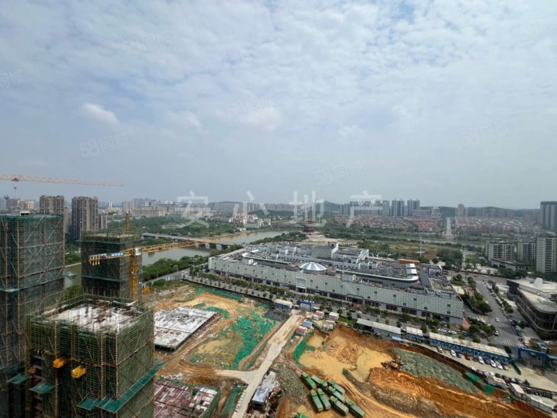 德和领秀广场5室2厅2卫150㎡南北132.6万