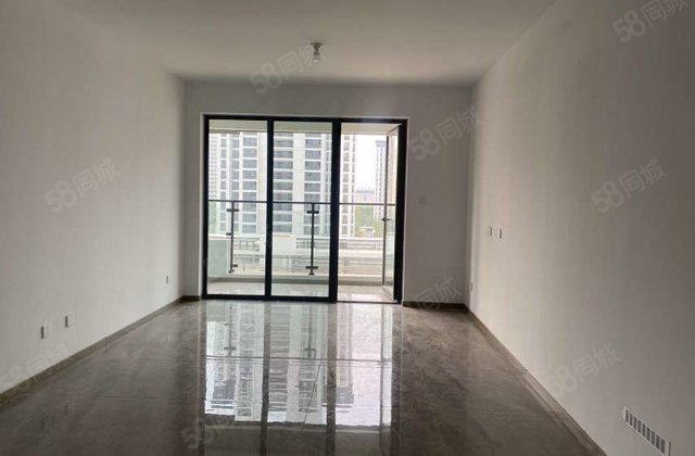 区政府旁小高层  楼层，带车储，房东认赔30万，三天必卖