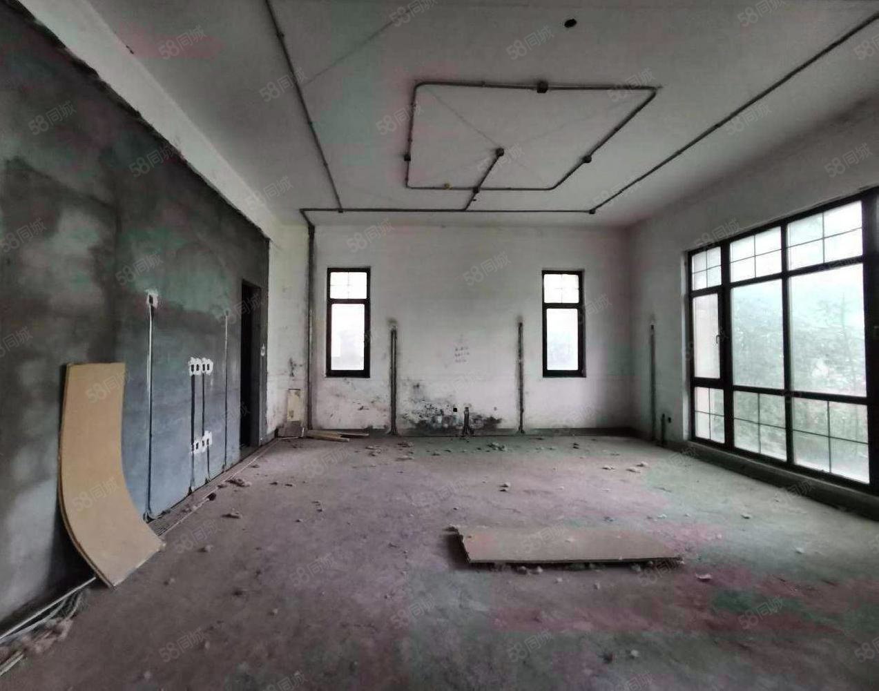 財富公館6室3廳7衛(wèi)1580㎡南北6300萬