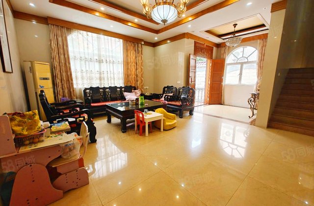 自然新村一期5室2厅288㎡585万二手房图片