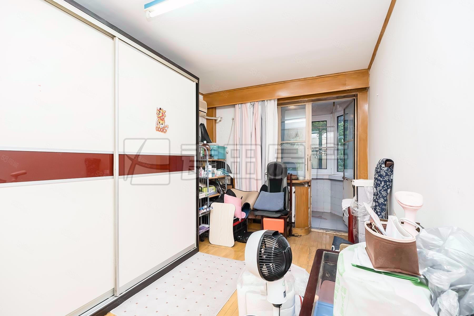 環(huán)山村小區(qū)3室1廳1衛(wèi)93.8㎡南北319萬