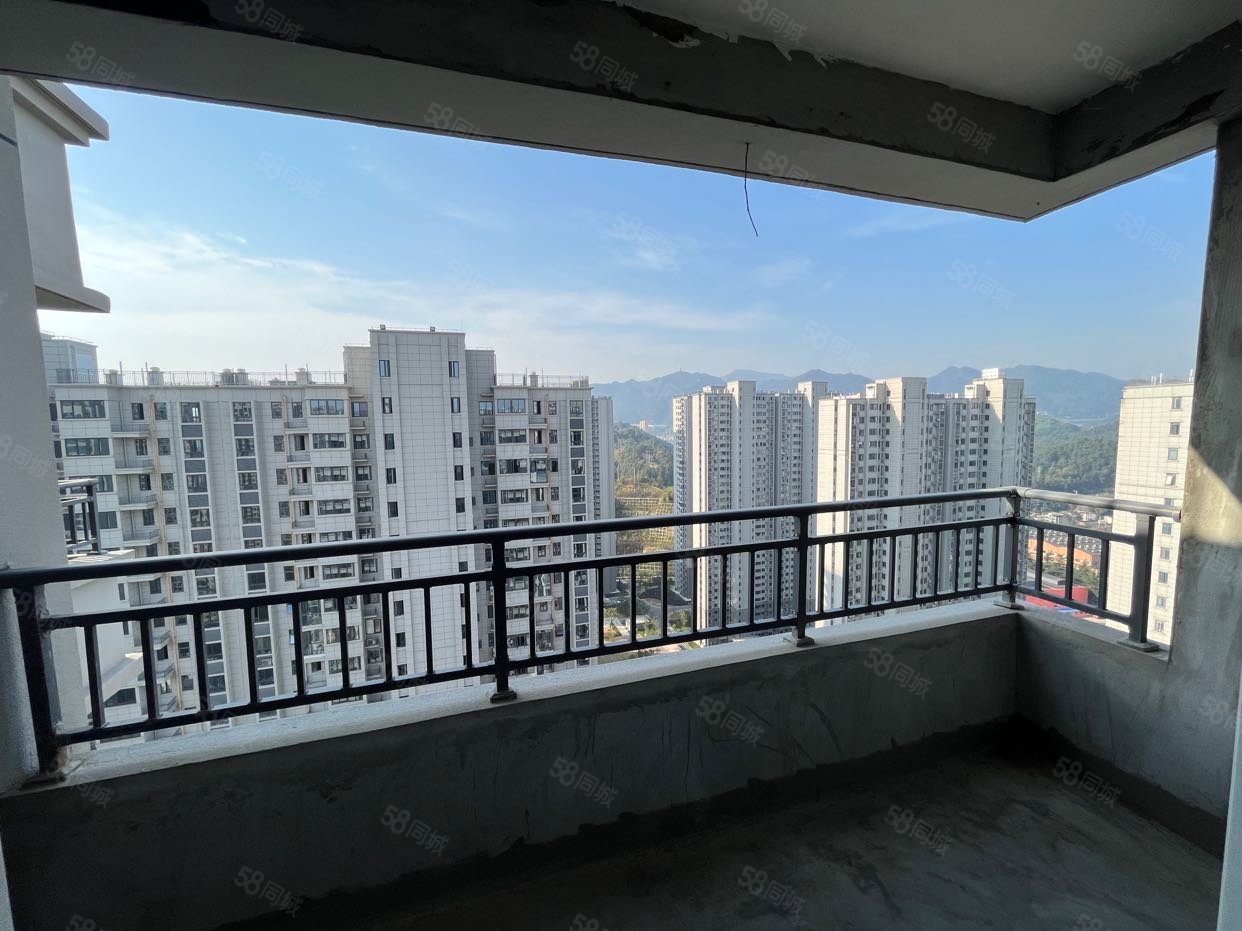 常隆花园3室2厅2卫121.73㎡南60万