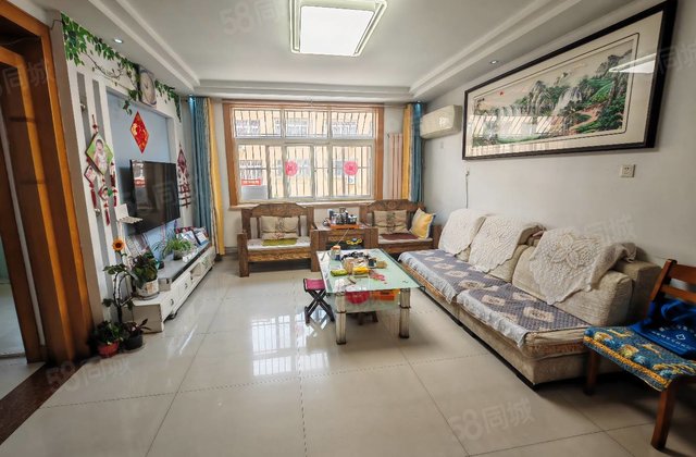 阳光        三楼三里铺月亮湾颐馨园