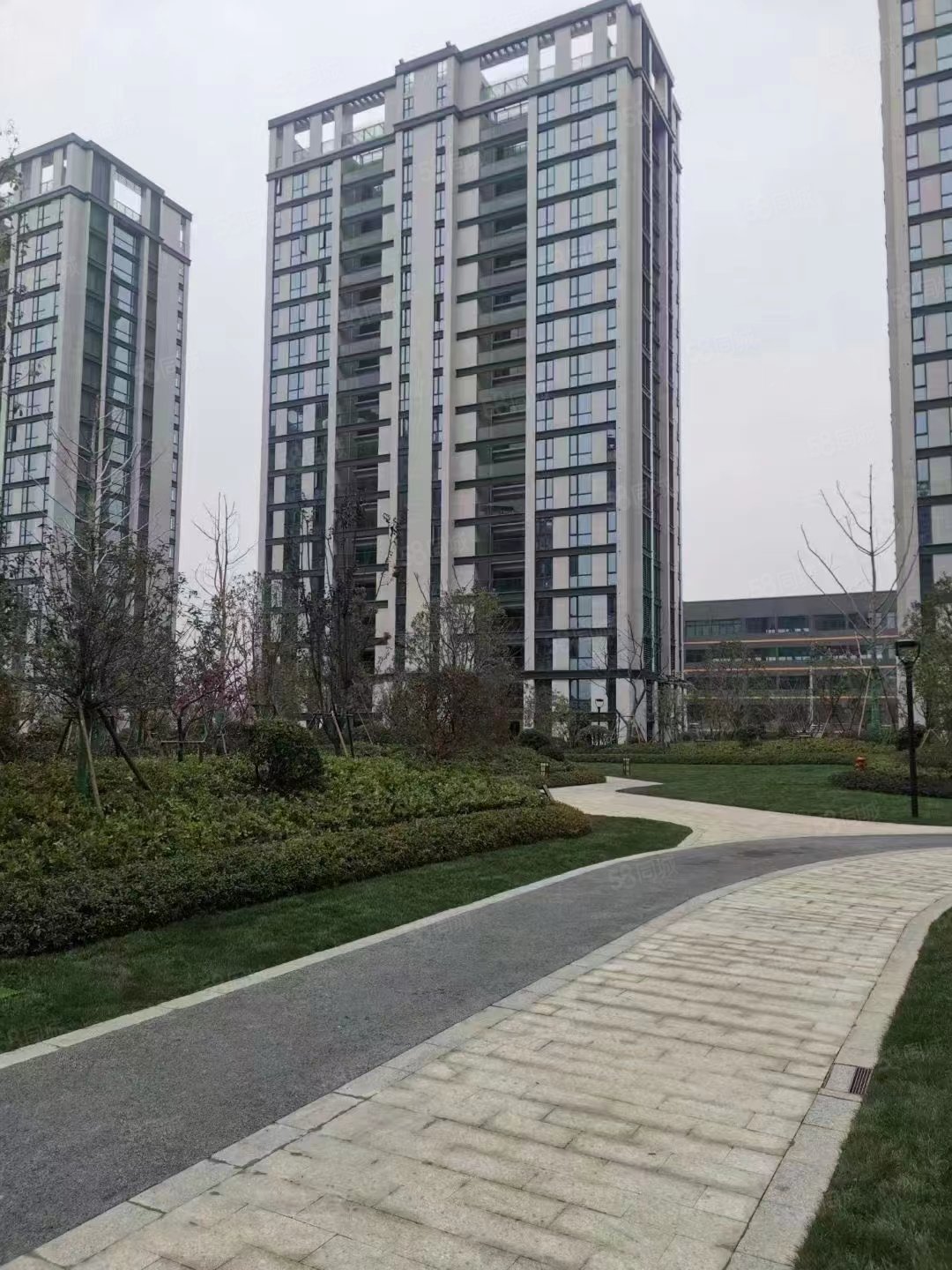 万固东方樾(商住楼)1室1厅1卫63㎡南北52万