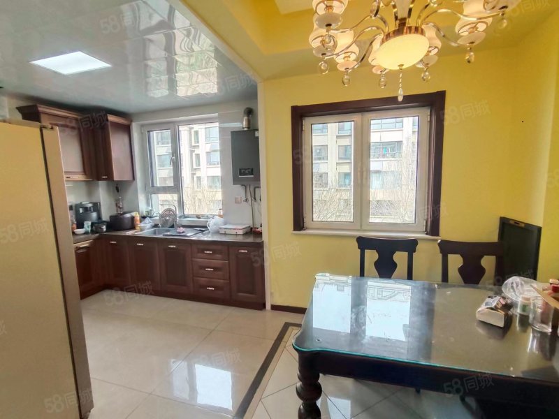 紫晶苑洋房带阁楼免大税送四个车位精装修可议价