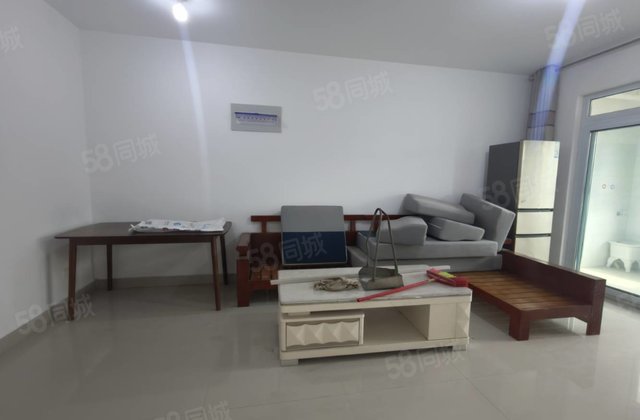 急售万达附近，水城  五中，三室两厅，电梯地暖房，新房未入住