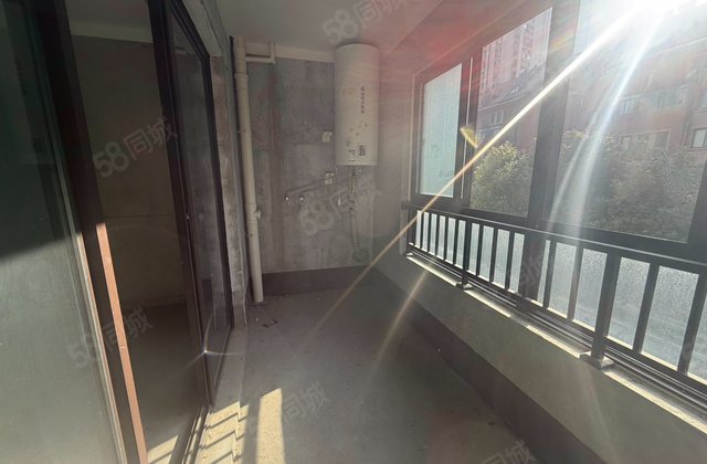 新华御园3室2厅121㎡89万二手房图片