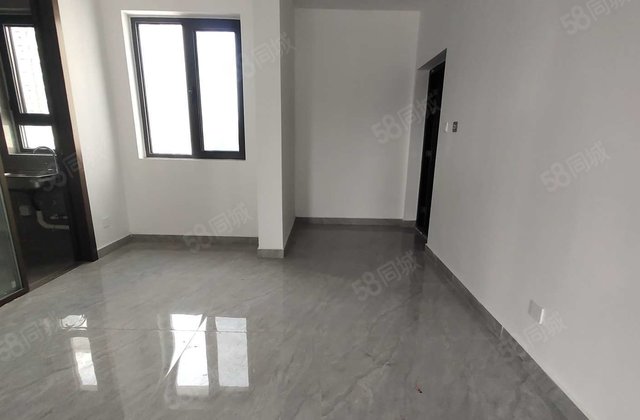 澜庭嘉苑好楼层边户  次新房 带车位储藏室 随时可以看房