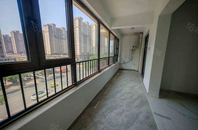 急售，四室两厅两卫，全天采光，好楼层，随时看房