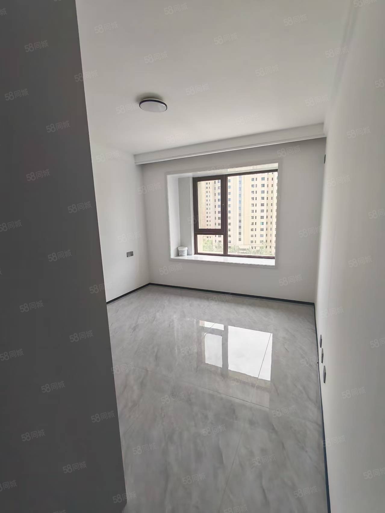 绿地斐勒公馆3室1厅1卫126㎡南85万