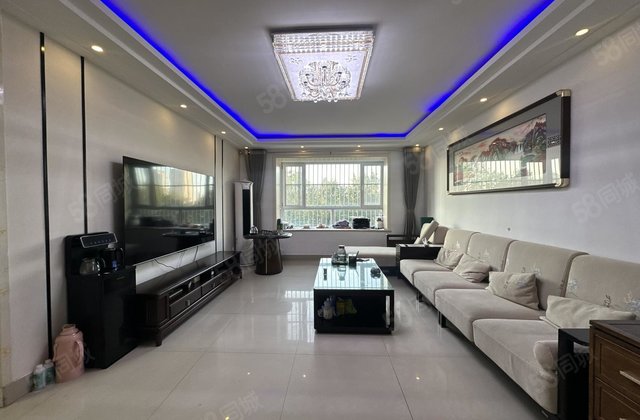 ~月亮湾C区~精装双卫~一梯两户~户型方正~可按揭