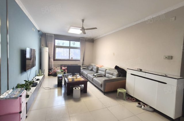 阳光实验，香江附近月亮湾，三里铺风景小区步梯二楼，看房方便。