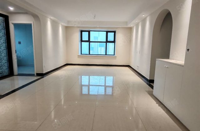 市中心 公园旁 中央帝景  精装修婚房 新房一天末住 边户