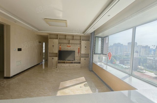 昌润莲城 边户 带车位地下室 精装修中间楼层 可贷款免大税