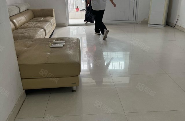 东昌湖边~名人苑三期~电梯洋房~好楼层~买到  ！免大税！