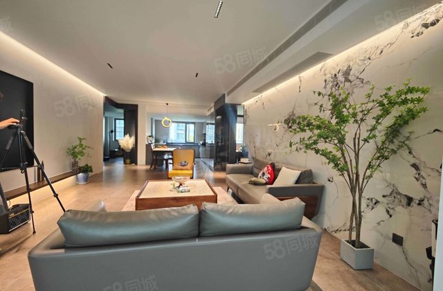 体育馆 一实验 精装四室 免大税 车储齐全 城市玖玺孟达国际