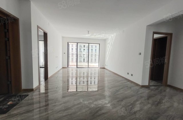 区政府旁 一实验环抱 三室两厅两卫 新房未住 送车位储藏室