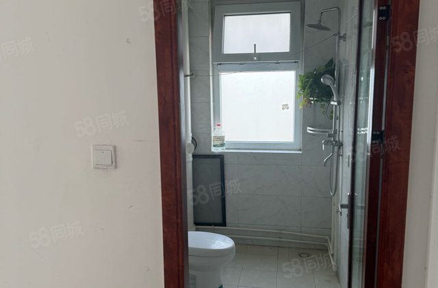 集贤小区电梯房 好楼层 小三房 双卫 房龄新价格可议