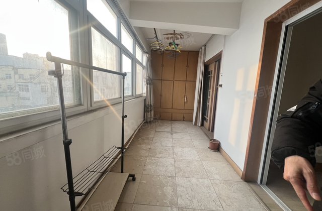 老文轩东边,大平层,看房子方便有月扯,停车方便