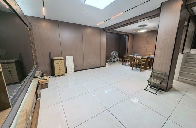 东昌东路，别墅 带80平大院带50万装修拎包入住四室两厅超