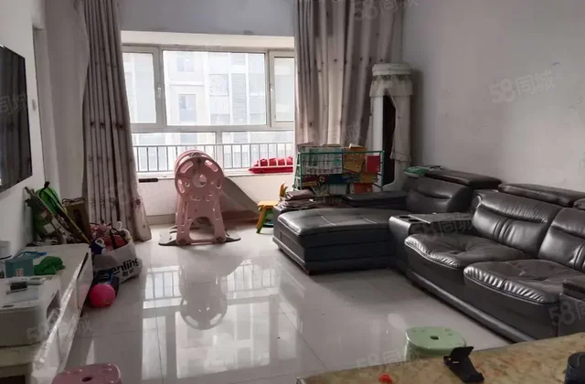阿卡 三室两厅 万达 中间楼层 房东诚心出售 价格可谈