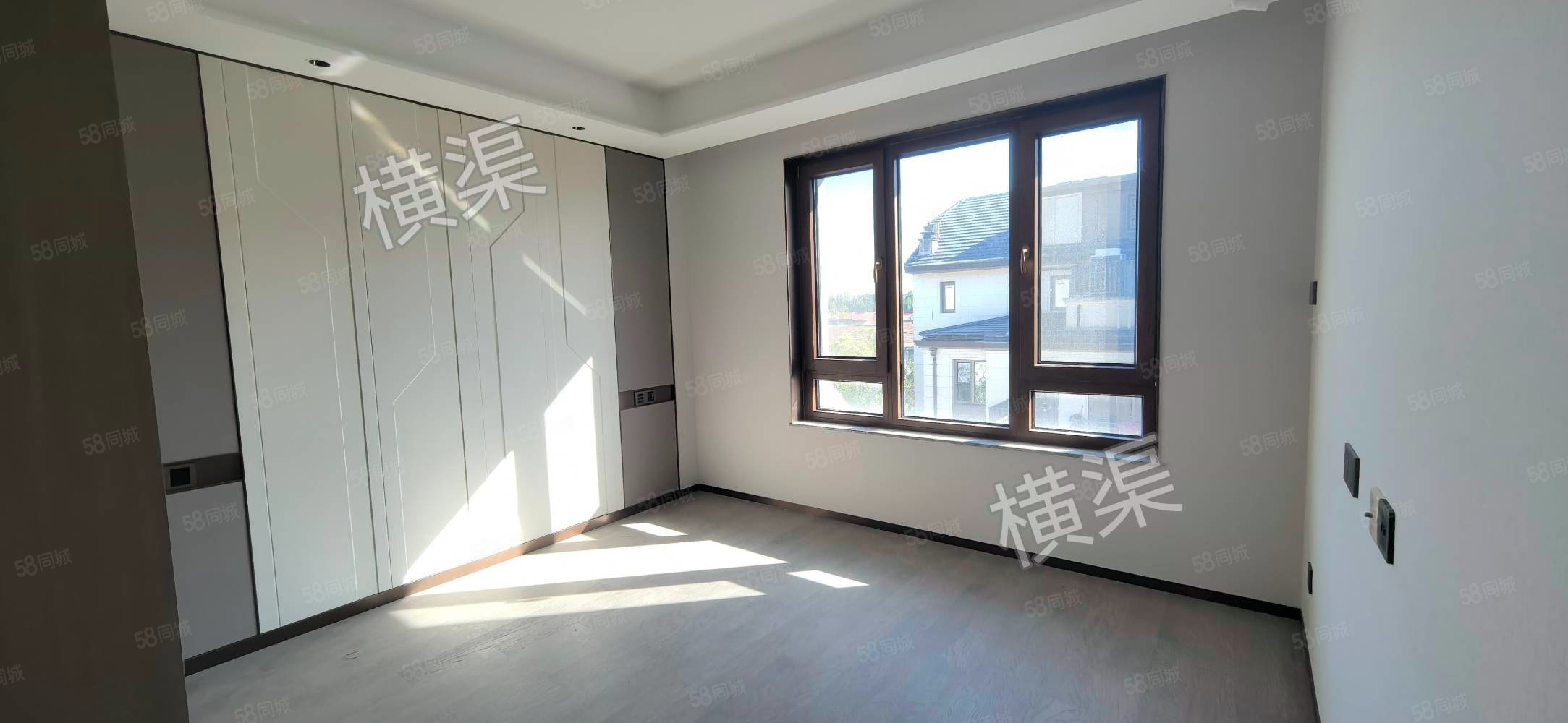 龍湖云河玉陛5室2廳3衛(wèi)266㎡南北1380萬