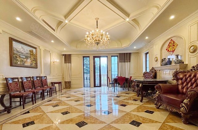 融创尊爵堡(二期)7室4厅357.77㎡1300万二手房图片