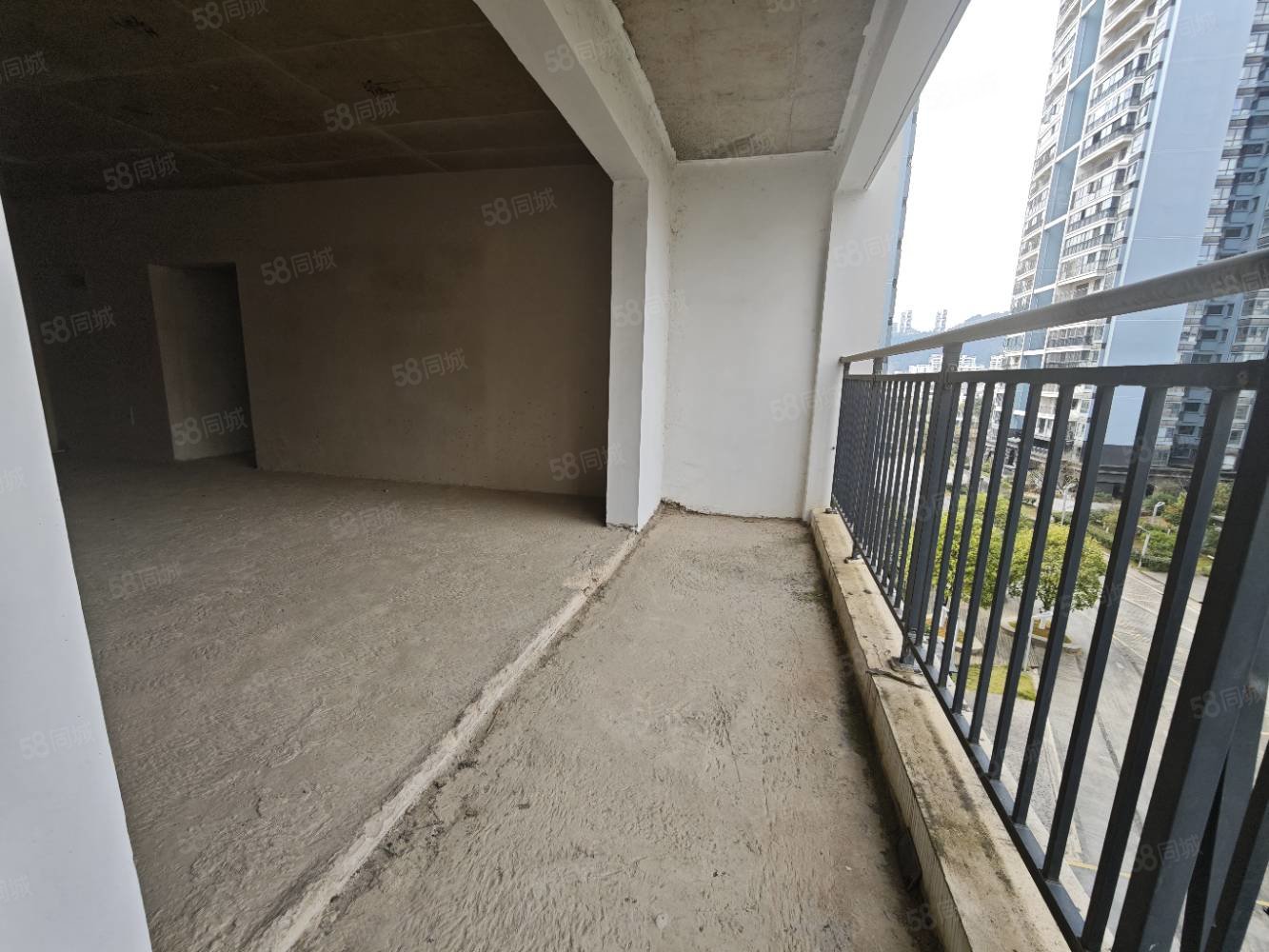 沁香园5室2厅2卫168㎡南北48.8万