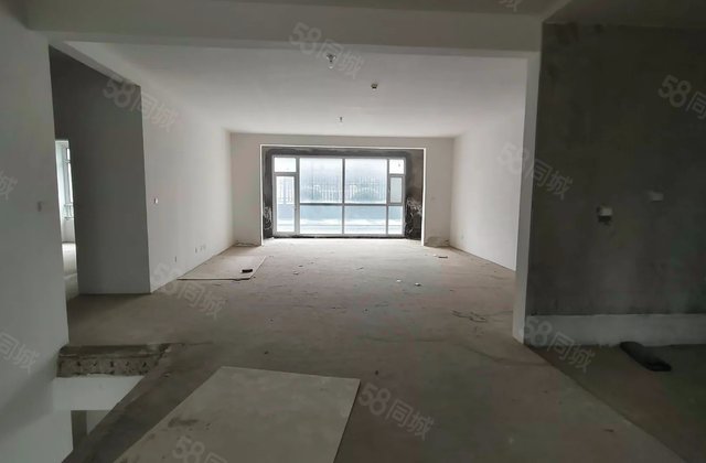 平阔台4室2厅325㎡240万二手房图片