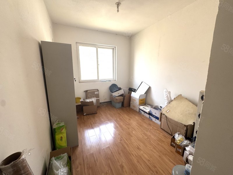 恒达NAPA溪地3室2厅2卫132.4㎡南北86万