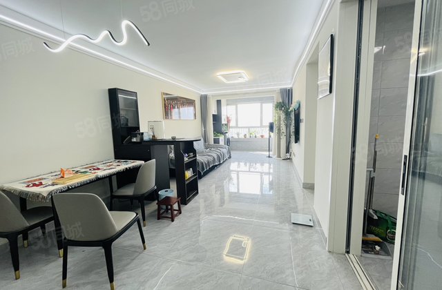 嘎嘎新的现房 香江 万达 带车位储藏室 三室好楼层