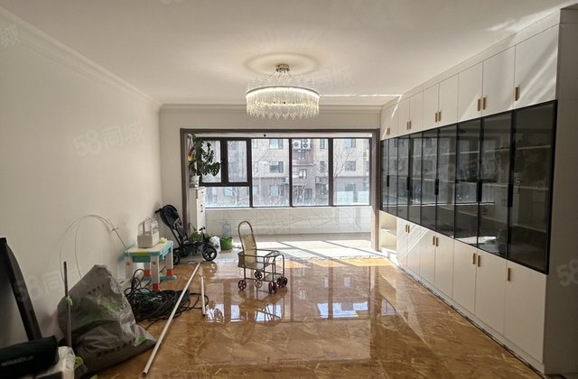 国岳府 洋房 225万四室 带车位免大税 可按揭