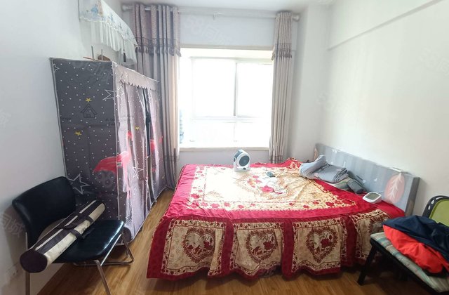 电梯房好楼层，温馨两室