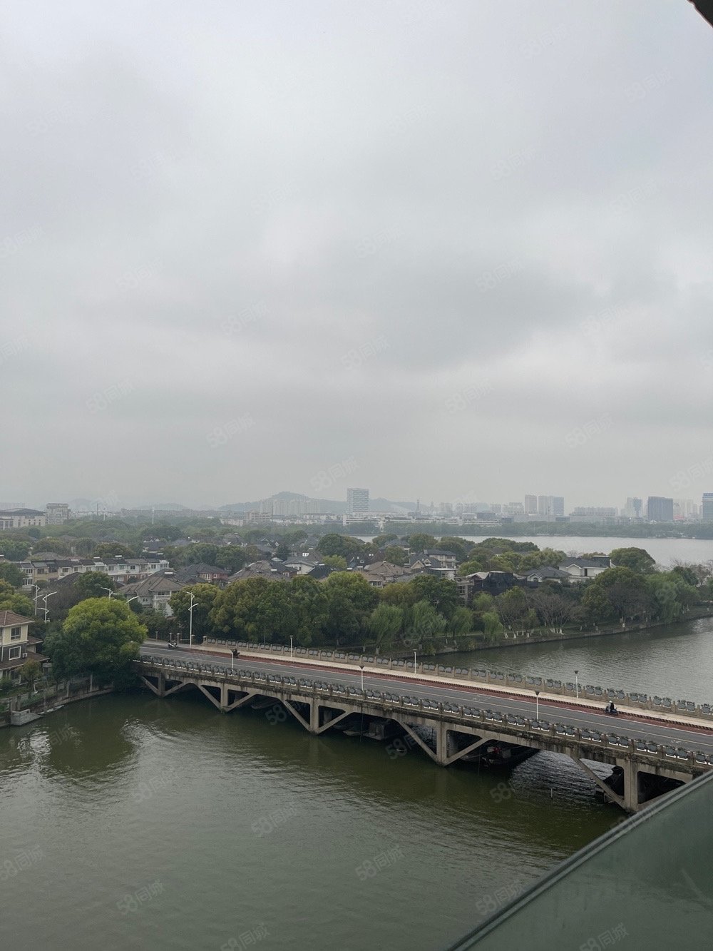 金昌香湖郡(二期)4室2厅3卫245㎡南980万